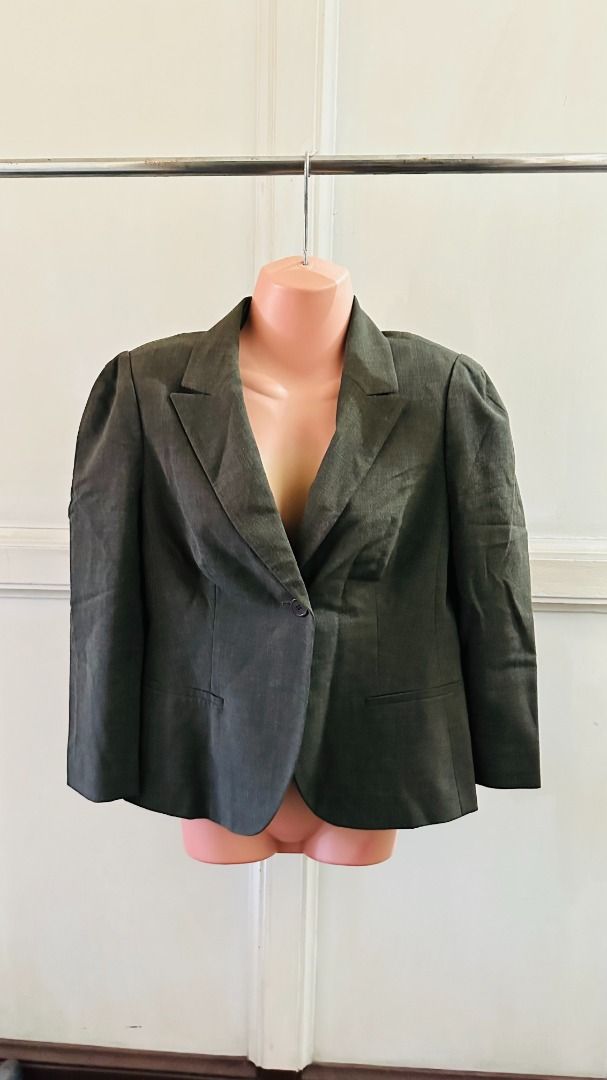 Office Corporate Dark Grey Single Button Blazer (Category: Coats, Jackets and Outerwear) located in Cebu City. Submitted by annaincebu (Listing ID 1461264887, Image 1). Description: 👕 ✅ MEASUREMENTS: Length: 23 inches Width: 17 inches Sleeves: 19 inches 📦 DELIVERY: Maxim COD (within Cebu) or LBC or JRS Express (outside Cebu) ✅ NOTES: - Pleated back - Puffed sleeve - Classic dark green blazer - Single button front closure - Stylish lapel collar 