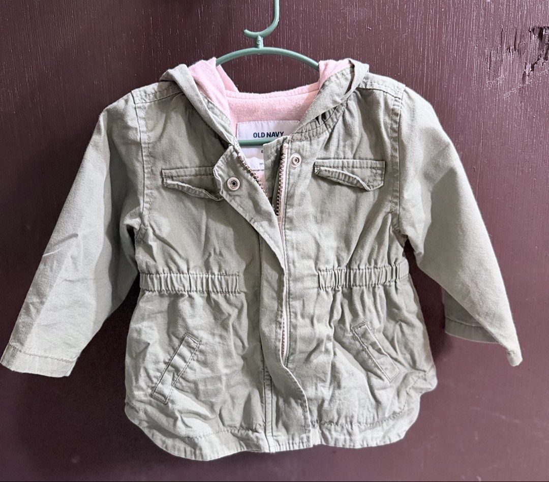 Old navy army green parka jacket (Category: Babies & Kids Fashion) located in Baguio. Submitted by streasurechest (Listing ID 1461143681, Image 1). Description: 6-12months on tag Army green color in actual No major flaws sa item Expect Signs of usage Baguio city loc .