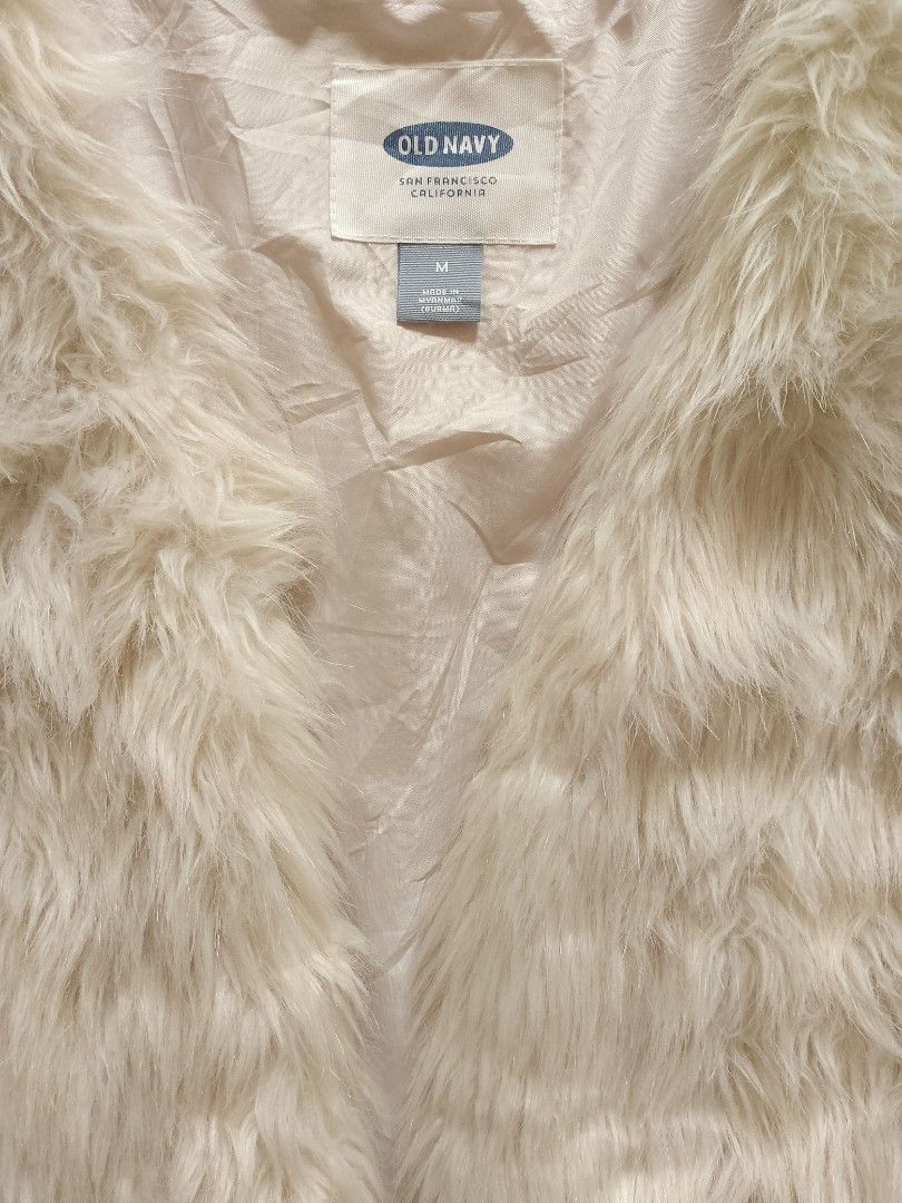 Old Navy Faux Fur Vest (Category: Vests) located in Angeles City. Submitted by allimuztaf_ (Listing ID 1461235821, Image 2). Description: - Old Navy faux fur vest - Cream Color - Size: Medium - Sleeveless design - Open front (no closures) - Soft, fluffy texture.