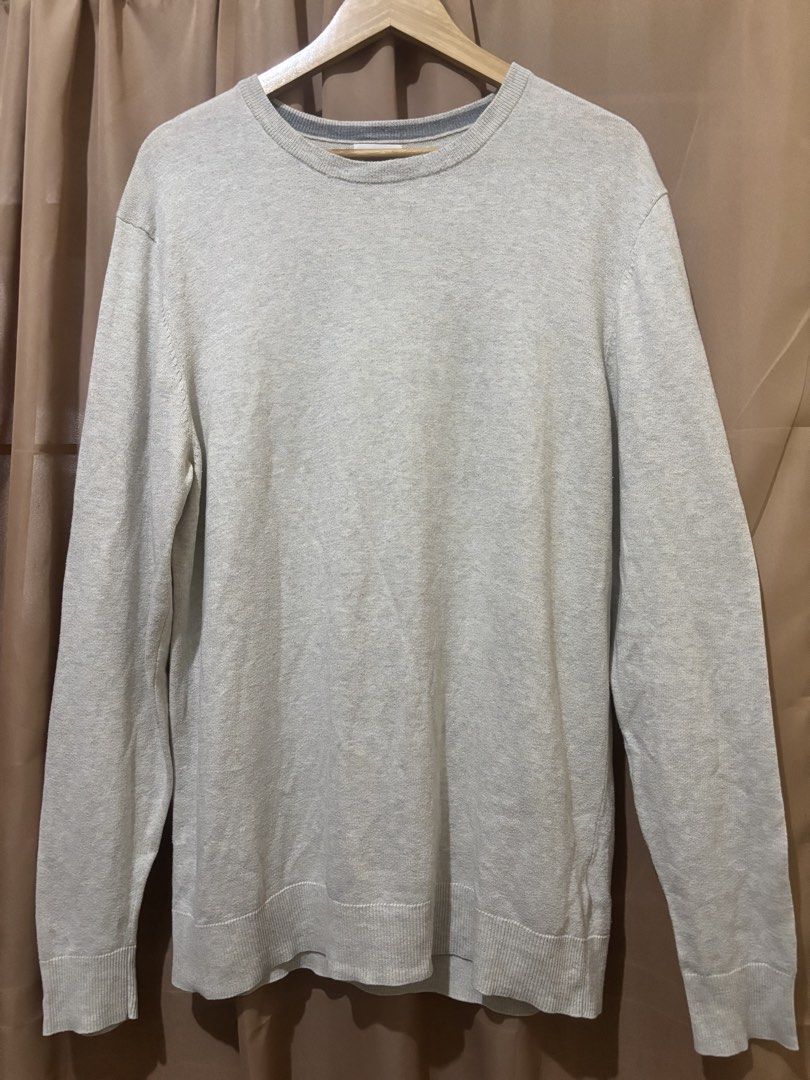 Old Navy Grey Crewneck Sweater Size L (Category: Coats, Jackets and Outerwear) located in Cavite. Submitted by jolz_16 (Listing ID 1461275371, Image 1). Description: Old Navy Grey crewneck sweater - size large on tag width - 21 length - 30.