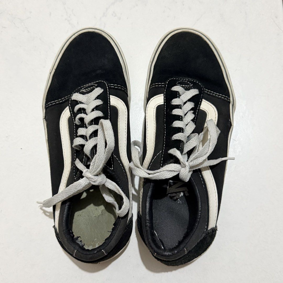 old skool vans (Category: Casual Shoes) located in Makati City. Submitted by find.me.no (Listing ID 1461177254, Image 2). Description: size 37 | issue: natanggal balot ng sole at madumi na rin.