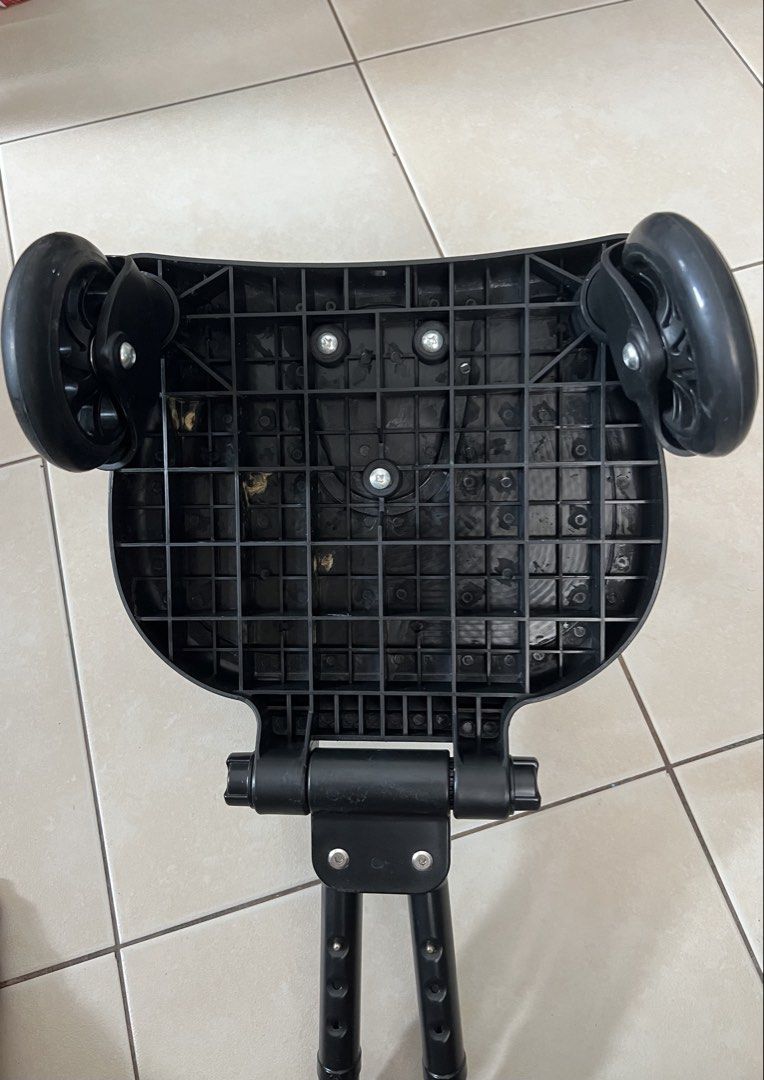 Olive & Cloud Universal Stroller Buggy Board (Category: Strollers) located in Mandaluyong City. Submitted by prelovedbyshayne (Listing ID 1461158715, Image 3). Description: -an extra seat for your toddler that is compatible with most strollers! Features a more stable design too with 2 wheels on both sides, instead of just one under the toddler seat. This Olive and Cloud Buggy Board can hold up to 25kg load and is perfect for use when traveling wi