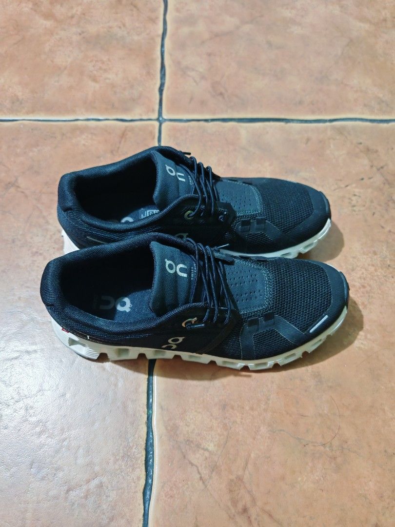 On Cloud 5 USW6.5 (Lightly Used) (Category: Sneakers) located in Quezon City. Submitted by mgtcy (Listing ID 1461266926, Image 3). Description: On Cloud 5 USW6.5 (Lightly Used) Bought in Tokyo Japan.