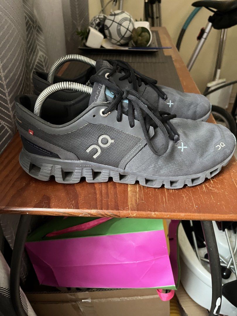 On Cloud x4 Running (Category: Sneakers) located in Las Pinas. Submitted by deepsouthe (Listing ID 1461209575, Image 2). Description: On Cloud x4 Running M9.5, 9uk, 43eu, 27.5cm Well used yet in good condition Socliner tears (all patched-up) Php1950 plus sf Las Pinas area .