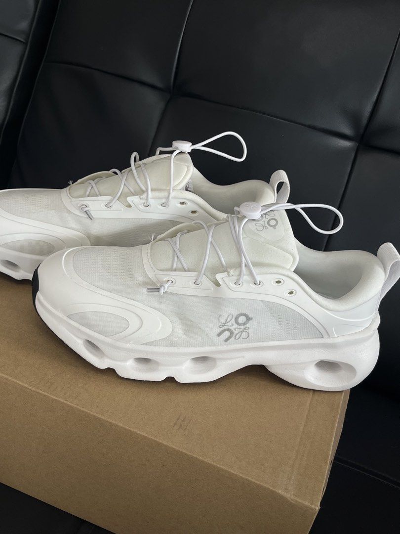 ON x LOEWE CLOUDSOLO SNEAKER (Category: Sneakers & Footwear) located in San Fernando. Submitted by archivalhighlights (Listing ID 1461241901, Image 2). Description: ON x LOEWE CLOUDSOLO SNEAKER White colorway Size:41 Inclusion:Box,extra laces logo detail pull tab lace-up fastening perforated detailing ridged rubber sole Composition Outer: Fabric 100% Lining: Fabric 100% Sole: Rubber 100%.
