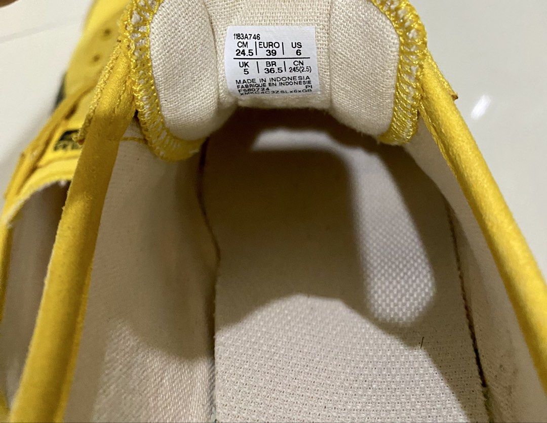 ONITSUKA KILL BILL PRELOVED (Category: Sneakers) located in Pasig City. Submitted by scorpiopicks (Listing ID 1461247022, Image 3). Description: Size: 24.5cm Twice lang nagamit! Good as new pa, naalikabukan lang kasi hindi ko na nagagamit. 😅 ✨ No heel drag ✨ Original paper bag included ❌ Wala na yung box ₱5,000 na lang! 🥹 Sayang kasi nakatambak lang, baka may mas gustong magmahal sa kanya. 😂💛 PM me if interested! 🫶🏻 pwede rin meetup around 