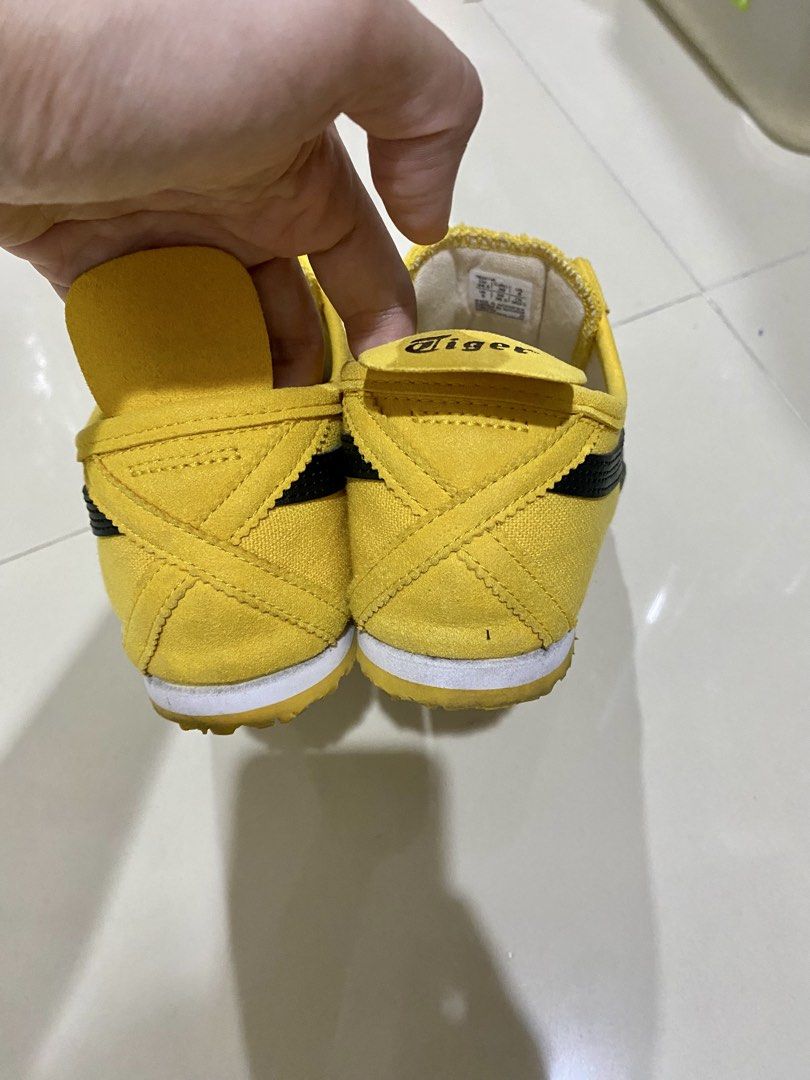 ONITSUKA KILL BILL PRELOVED (Category: Sneakers) located in Pasig City. Submitted by scorpiopicks (Listing ID 1461247022, Image 2). Description: Size: 24.5cm Twice lang nagamit! Good as new pa, naalikabukan lang kasi hindi ko na nagagamit. 😅 ✨ No heel drag ✨ Original paper bag included ❌ Wala na yung box ₱5,000 na lang! 🥹 Sayang kasi nakatambak lang, baka may mas gustong magmahal sa kanya. 😂💛 PM me if interested! 🫶🏻 pwede rin meetup around 
