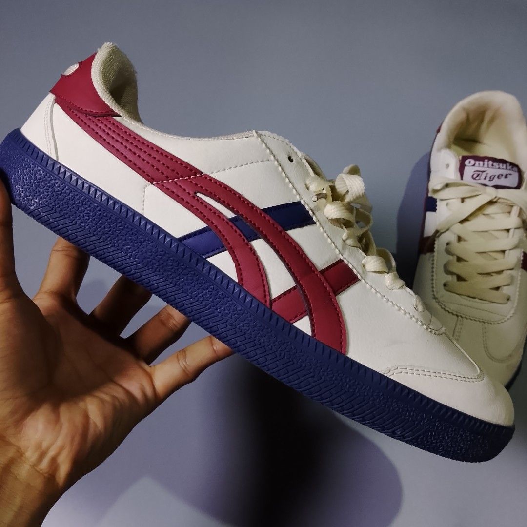 Onitsuka Tiger (Category: Sneakers) located in Taguig. Submitted by 8kthrifter (Listing ID 1461321281, Image 2). Description: Size: 43 Color Rate: 10/10 Issue: minor stain (need wash only) Excellent/Asnew Condition.