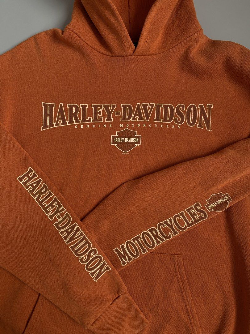 HARLEY DAVIDSON Hoodie (Category: Coats, Jackets and Outerwear) located in Cavite. Submitted by awuuu27 (Listing ID 1461266388, Image 3). Description: HARLEY DAVIDSON Hoodie 💎 Rare piece ✨ DIMES: Width-24/Length-28(L-XL) CONDITION: 9.5/10 COLOR RATE: 9.5/10 ISSUE: missing lace .