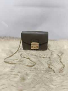 (Category: ) located in . Submitted by secondhand_shop2 (Listing ID 1461323168, Image 1). Description: .