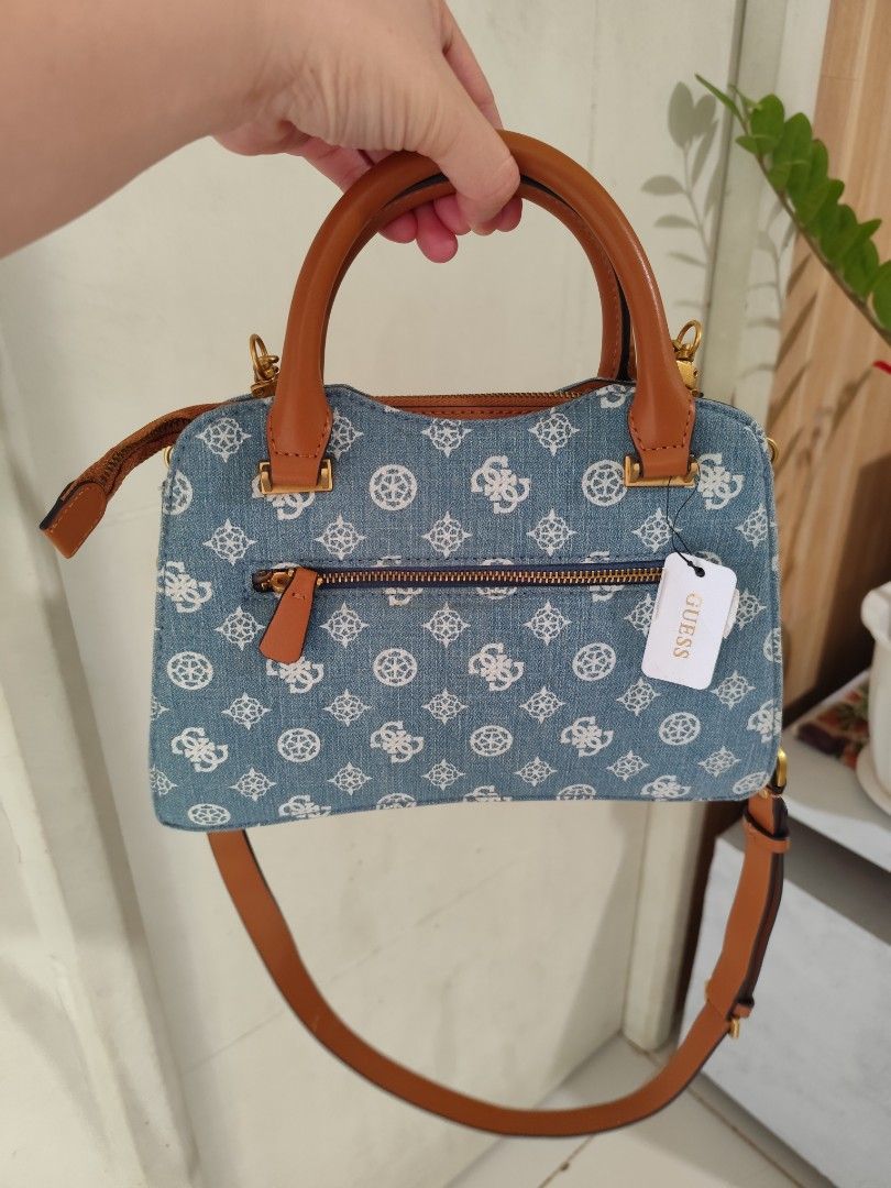 ORIGINAL GUESS DENIM 2 WAY (Category: Luxury Bags & Wallets) located in Porac. Submitted by syelsolshop1998 (Listing ID 1461118661, Image 2). Description: original from US.