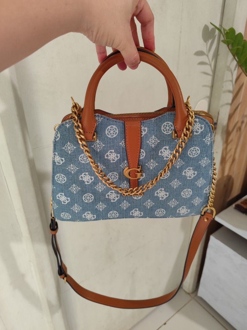 ORIGINAL GUESS DENIM 2 WAY (Category: Luxury Bags & Wallets) located in Porac. Submitted by syelsolshop1998 (Listing ID 1461118661, Image 1). Description: original from US.