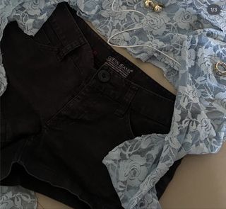 (Category: ) located in . Submitted by gels.closet (Listing ID 1461175101, Image 1). Description: .