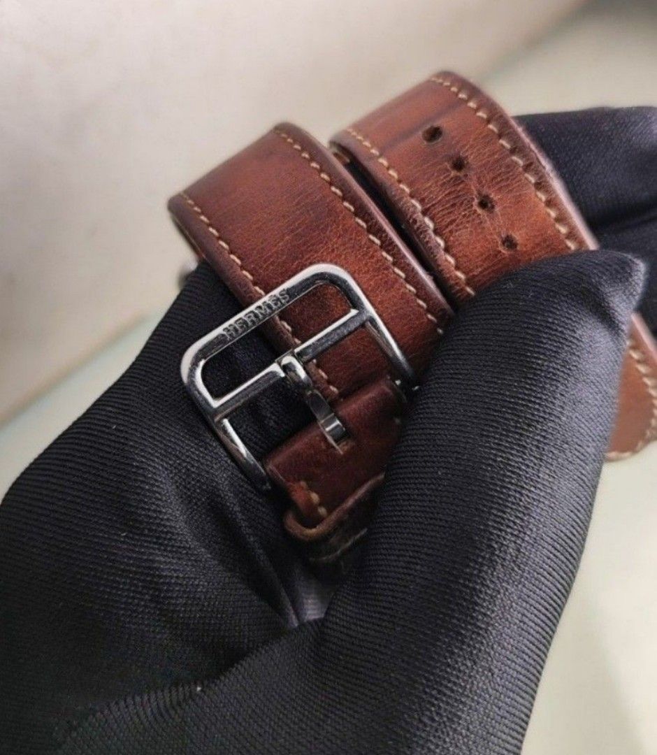 Original Hermès Cape Cod Double Tour (Category: Luxury Watches) located in San Juan City. Submitted by exclusivelyours (Listing ID 1461247317, Image 2). Description: Automatic movement 30mm x 40mm (unisex) Ref CC1.710 9/10 condition Inclusions : watch, original Hermes leather, original buckle and leather pouch *photo reference on 6.5" wrist.