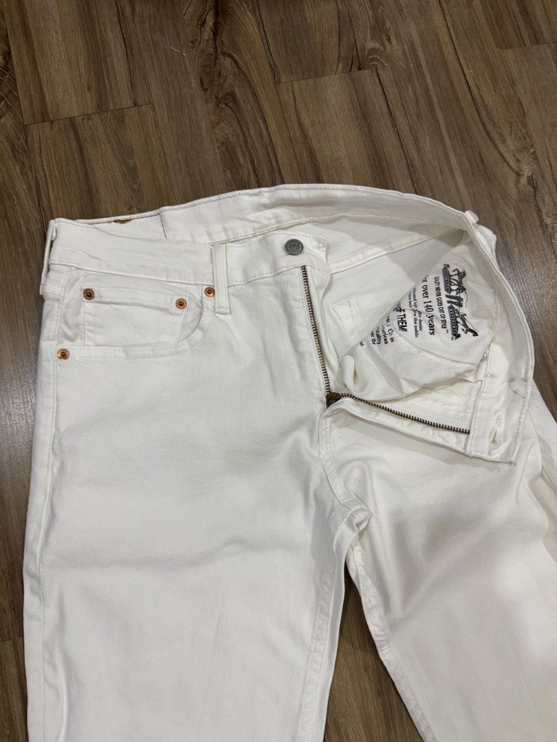 Original Levi’s 511 White Slim Fit Jeans (Category: Jeans) located in Manila. Submitted by pousey (Listing ID 1461258693, Image 2). Description: W: 32 L: 30 - Original Levi’s 511 - White denim jeans - Slim cut style - Zip fly and button closure - Classic five-pocket design - Comfortable for everyday wear - Versatile addition to your wardrobe - Condition: Rarely used - Og Price: ₱3000.