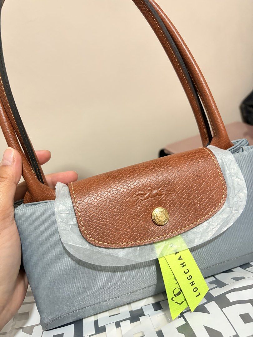 Original Longchamp Medium (Category: Luxury Bags & Wallets) located in Manila. Submitted by ramz19 (Listing ID 1461286754, Image 2). Description: Original money back guaranteed Bnew Medium size Can do meet up.