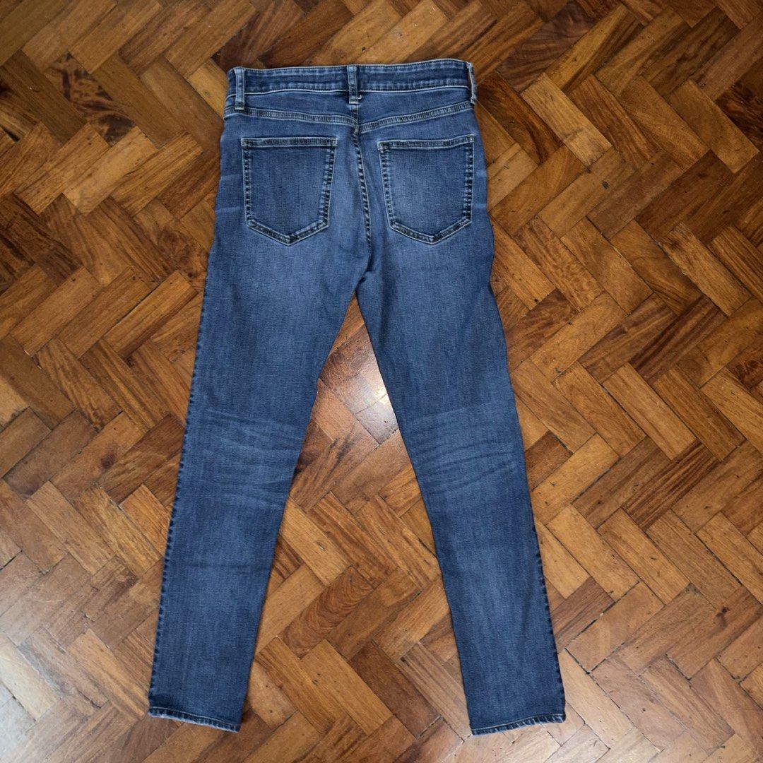 Original Uniqlo Jeans (Men’s Small) (Category: Jeans) located in Makati City. Submitted by nicomachus (Listing ID 1461256969, Image 2). Description: 👖Original Uniqlo Jeans (Men’s) • Slim with slight stretch • Size 29 • Good condition • Original Price = 1,990 •Selling for only = 490 (last price) • RFS: Decluttering 📏Flat Measurements: • Length = 38 inches • Hip Width = 14.5 inches (Allow 0.5” diff).