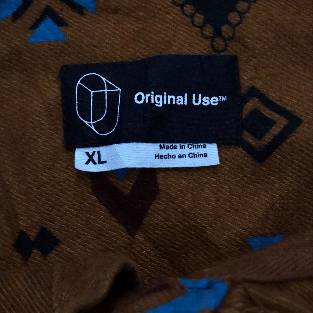 ORIGINAL USE BUTTON DOWN PRINTED HOODIE JACKET XL (Category: Tshirts & Polo Shirts ) located in Cavite. Submitted by justthrift06 (Listing ID 1461238372, Image 2). Description: DIMENSION 26X29 GOOD CONDITION SHIPPING NATIONWIDE.