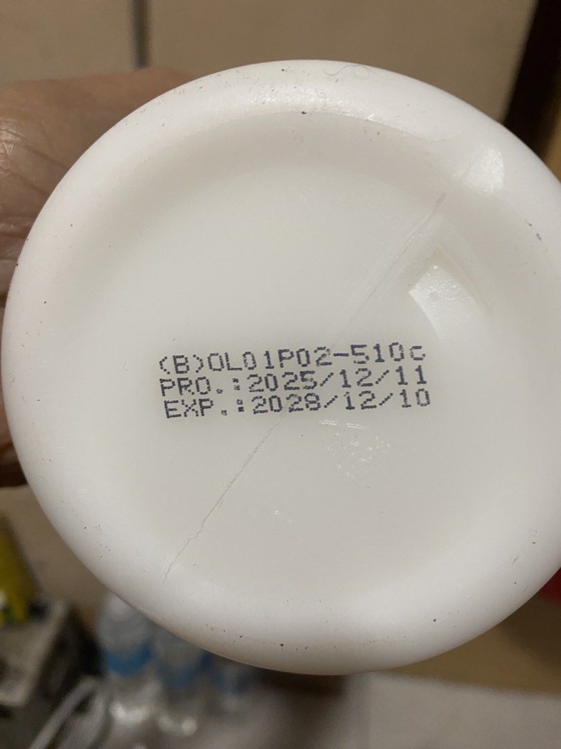 Oxidizing cream 9 percent (Category: Hair) located in Manila. Submitted by robinhood123_134 (Listing ID 1461268923, Image 2). Description: Used when coloring hair.