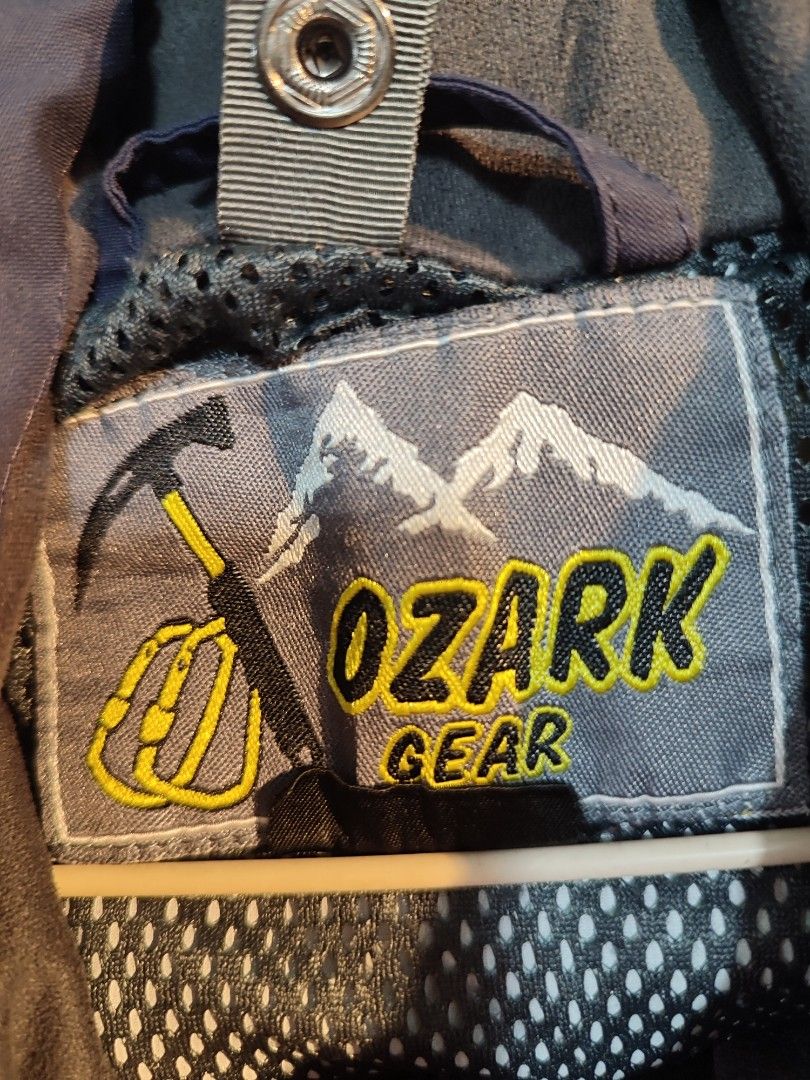 Ozark Gear Men's Outdoor Jacket (Category: Coats, Jackets and Outerwear) located in Manila. Submitted by momofunodos (Listing ID 1461232701, Image 2). Description: ALL ITEMS ARE PRE-LOVED ✅Bale source. ✅Ukay thrifted. ✅Manage your expectations these are ukay.( dont expect crispy as new) ✅ Colors may different in person due to camera lens and lights. ✅ There's a sign of usage in every item ✅ Small stain washable stain are normal in ukay we do not 
