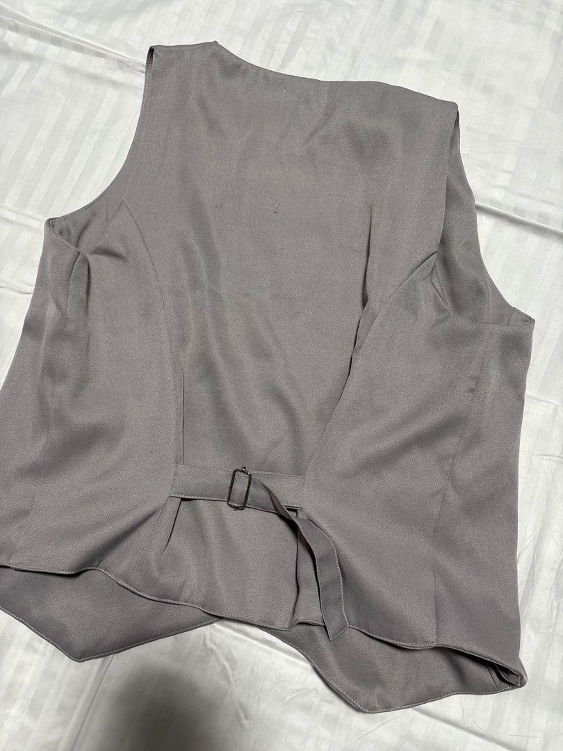 PambahayMNL Grey Button-Up Vest Size M (Category: Sleeveless) located in Pasay City. Submitted by nicoletlntn_ (Listing ID 1461230779, Image 3). Description: - Grey vest from Pambahayumul - Button-up front with four buttons - Adjustable strap at the back - Estimated size M - Ideal for layering.