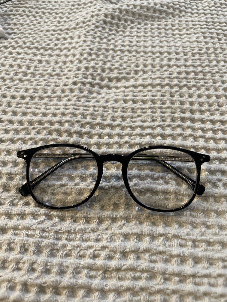 Panto-style full-rim black acetate eyeglass frame (Category: Sunglasses & Eyewear) located in Las Pinas. Submitted by yourneighbortotoro (Listing ID 1461140548, Image 1). Description: .