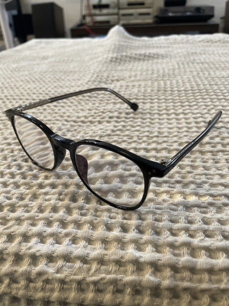 Panto-style full-rim black acetate eyeglass frame (Category: Sunglasses & Eyewear) located in Las Pinas. Submitted by yourneighbortotoro (Listing ID 1461140548, Image 2). Description: .