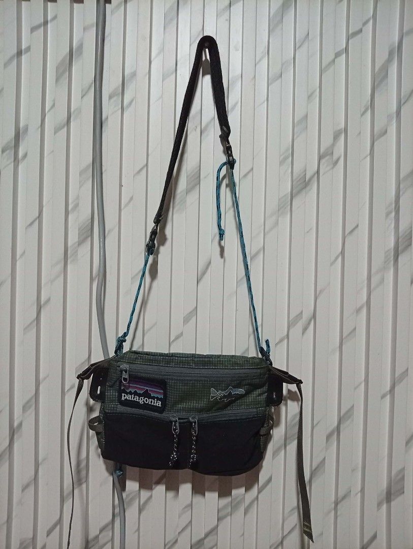 Patagonia Atom Slingbag ( Authentic ) (Category: Sling Bags) located in Barotac Nuevo. Submitted by john.pritz (Listing ID 1461273641, Image 1). Description: Patagonia Atom Slingbag ( Authentic ) As new condi no issue more pockets slingbag crossbody.