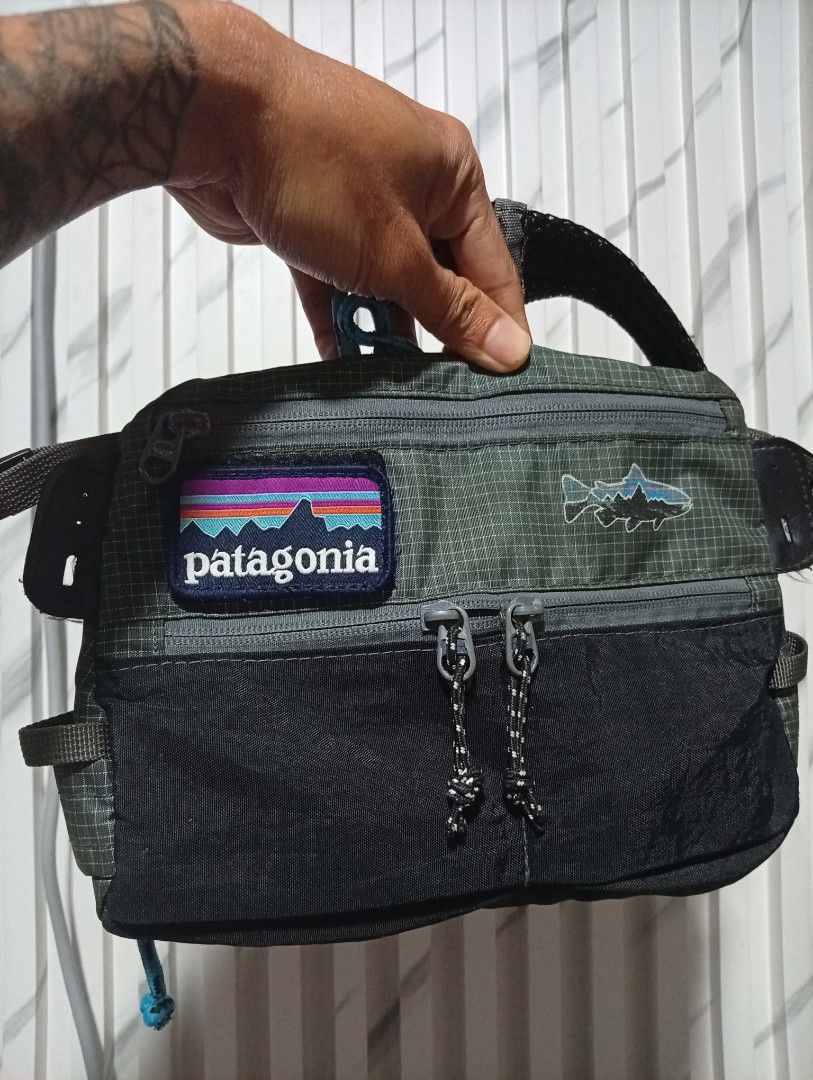 Patagonia Atom Slingbag ( Authentic ) (Category: Sling Bags) located in Barotac Nuevo. Submitted by john.pritz (Listing ID 1461273641, Image 2). Description: Patagonia Atom Slingbag ( Authentic ) As new condi no issue more pockets slingbag crossbody.