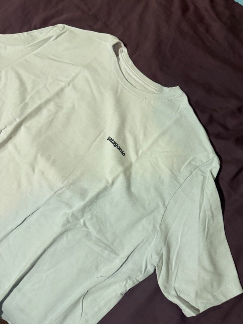 PATAGONIA WHITE SHIRT (Category: Tshirts & Polo Shirts ) located in Manila. Submitted by ioeeon (Listing ID 1461280462, Image 3). Description: 100% legit from japan PRICE NEGOTIABLE; no refunds used to wear it alot but haven’t worn it in a while since yun nga I wore it a lot so im selling it na so others can have it and use it.