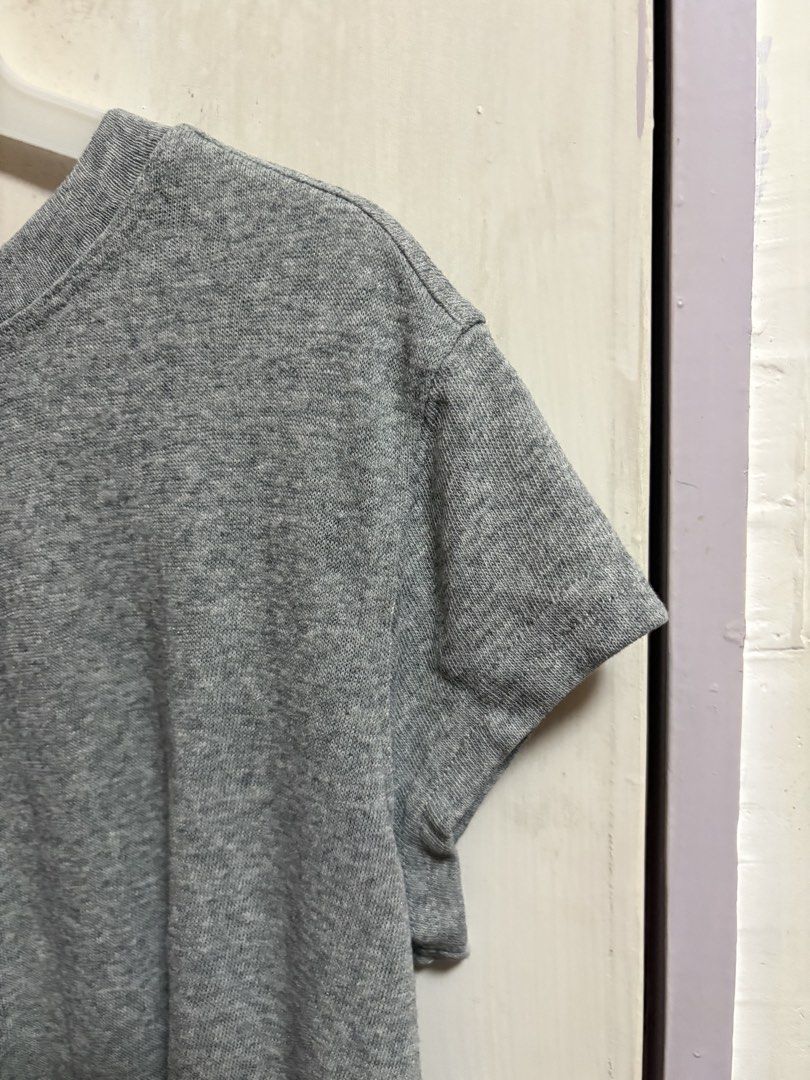 Patchwork Flower Tee （分類：T-shirt）位於 Hong Kong。 由 yanyi0905 提交（商品編號 1461279411，圖片 8）。簡介： Made in Korea Length 52-58cm Chest 90cm。