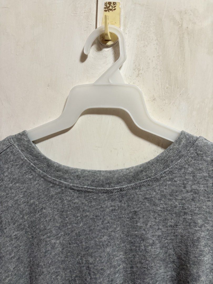 Patchwork Flower Tee （分類：T-shirt）位於 Hong Kong。 由 yanyi0905 提交（商品編號 1461279411，圖片 7）。簡介： Made in Korea Length 52-58cm Chest 90cm。