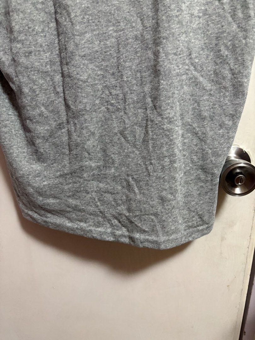 Patchwork Flower Tee （分類：T-shirt）位於 Hong Kong。 由 yanyi0905 提交（商品編號 1461279411，圖片 5）。簡介： Made in Korea Length 52-58cm Chest 90cm。