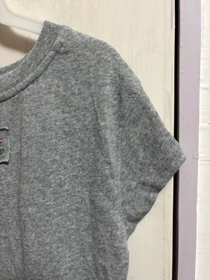 Patchwork Flower Tee （分類：T-shirt）位於 Hong Kong。 由 yanyi0905 提交（商品編號 1461279411，圖片 3）。簡介： Made in Korea Length 52-58cm Chest 90cm。