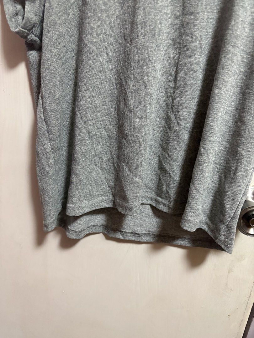 Patchwork Flower Tee （分類：T-shirt）位於 Hong Kong。 由 yanyi0905 提交（商品編號 1461279411，圖片 10）。簡介： Made in Korea Length 52-58cm Chest 90cm。