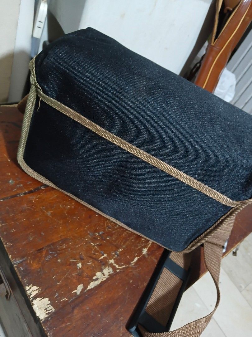 Pentax camera bag, 27x 18cm x 10cm (Category: Belt bags, Clutches and Pouches) located in Paranaque City. Submitted by 4thestate.surplusan (Listing ID 1461229455, Image 3). Description: pentax camera bag. see photos.