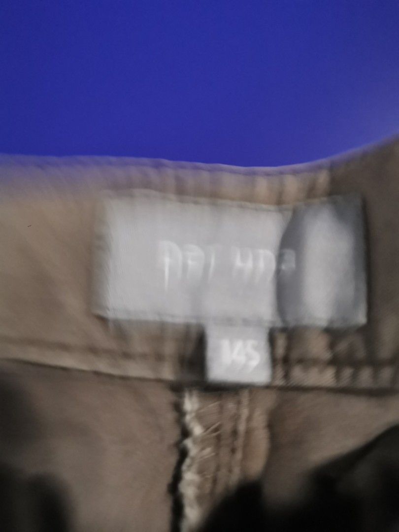 Per Una Size 14S Brown Cargo Pants (Category: Other Bottoms) located in Manila. Submitted by hb1118 (Listing ID 1461288872, Image 2). Description: - Brand: Per Una - Type: Cargo Pants - Color: Brown - Size: 14S - Features: Classic cargo style, multiple pockets - Material: Durable fabric - Ideal for: Casual wear, work.