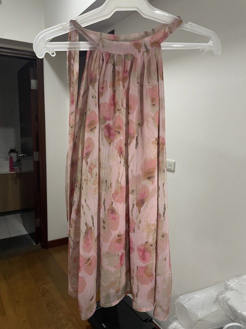 Pink Floral Halter Neck Maxi top (Category: Dresses) located in Manila. Submitted by ellie_owl (Listing ID 1461223067, Image 2). Description: - Light pink maxi dress - Floral print - Halter neck with tie-up straps - Flowy fabric - Comfortable and chic - Ideal for summer occasions, beach days, or casual outings.