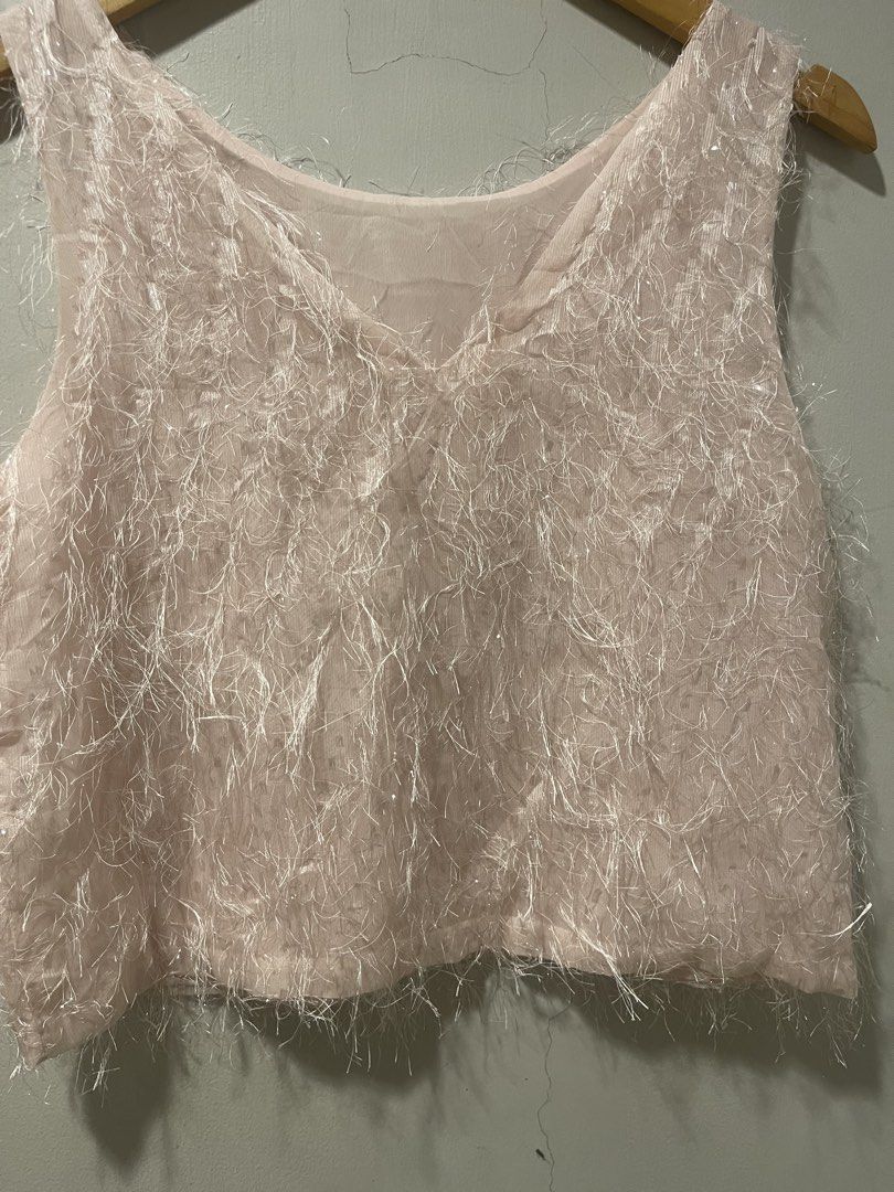 Pink fringe top (Category: Sleeveless) located in Quezon City. Submitted by booktt (Listing ID 1461309700, Image 2). Description: fits s-m soft girl top .