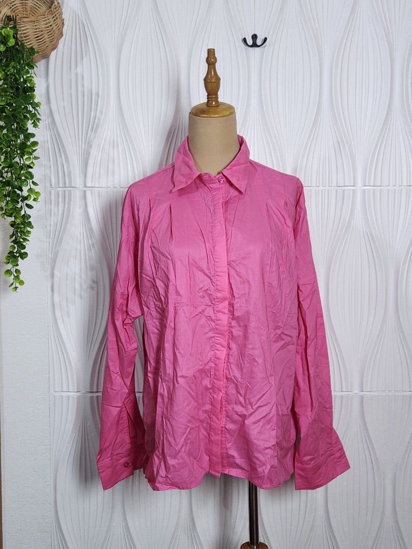 Pink long sleeves Large to XL (Category: Longsleeves) located in Marikina City. Submitted by KanamiFinds (Listing ID 1461242624, Image 1). Description: Length:28 to 29 inches from shoulders Bust: 50 to 52 inches.