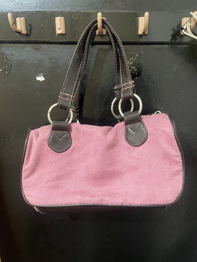 Pink Suede Shoulder Bag (Category: Shoulder Bags) located in Imus. Submitted by _catberry (Listing ID 1461188640, Image 1). Description: 🏷️ ₱350 - minimal flaws due to usage ❗️ feel free to msg if you have any questions/for more pictures 📍Imus, Cavite 💵 MoP: GCash only 🚚 MoD: Lalamove/GGX (buyer shoulders shipping fee).