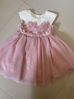 (Category: ) located in . Submitted by she.first (Listing ID 1461149174, Image 1). Description: .