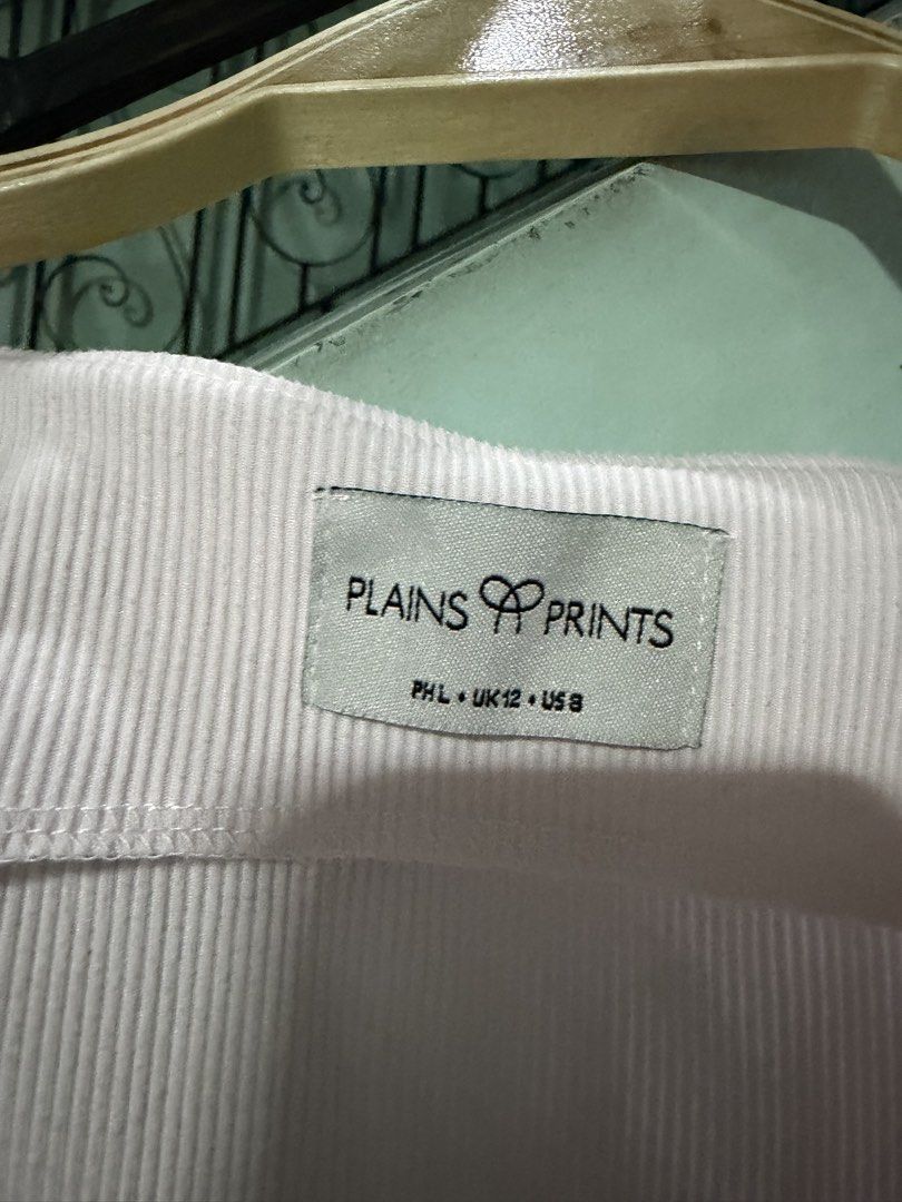 Plains & Prints Sleeveless Top - Light Pink (Category: Sleeveless) located in Pasig City. Submitted by aprilluxcloset0812 (Listing ID 1461322541, Image 2). Description: - Light pink sleeveless top - Brand: Plains & Prints - Ribbed texture all over - V-neck with gold ring detail - Simple and chic design - Versatile for layering or wearing on its own RFS: decluttering EVERYTHING MUST GO‼️Just make a reasonable offer ❤️ All items ON HAND, handled wi