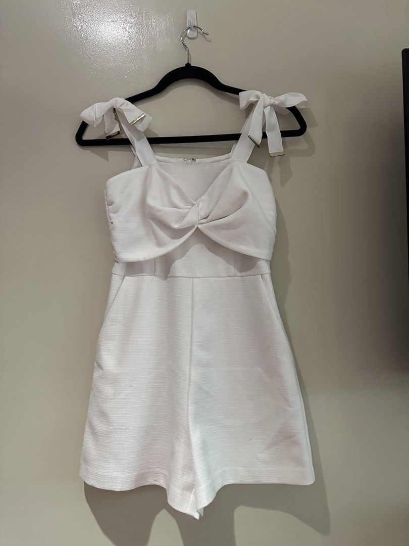 Plains & Prints White Ribbon Romper (Category: Rompers) located in San Juan City. Submitted by keep.it.clean (Listing ID 1461177709, Image 1). Description: In perfect condition helping tags: h&m, zara, bershka, cotton on, uniqlo .