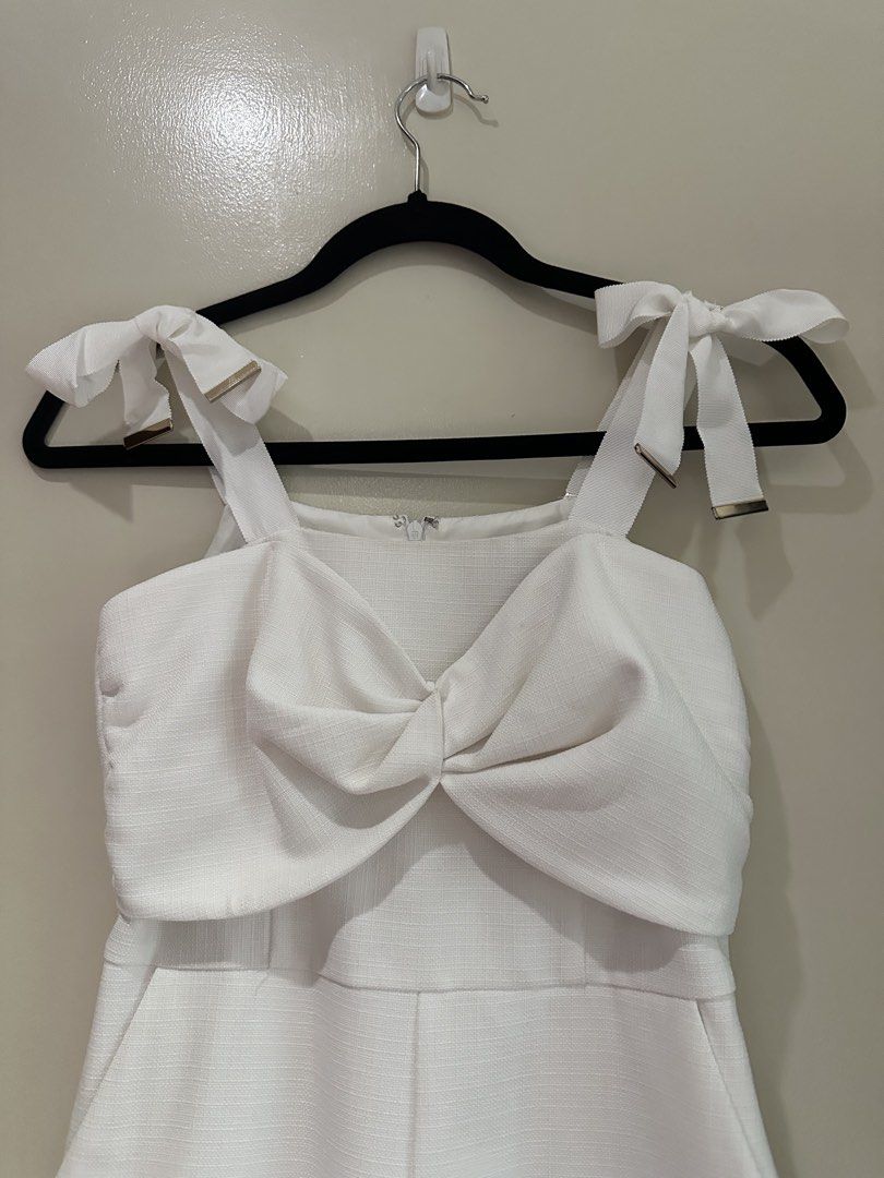 Plains & Prints White Ribbon Romper (Category: Rompers) located in San Juan City. Submitted by keep.it.clean (Listing ID 1461177709, Image 2). Description: In perfect condition helping tags: h&m, zara, bershka, cotton on, uniqlo .