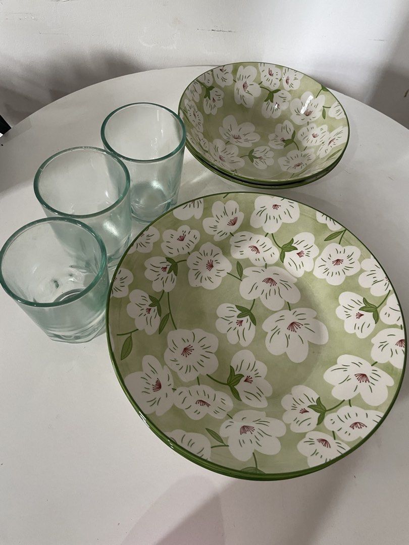 Plates and Glasses (Category: Other Kitchenware & Tableware) located in Talisay. Submitted by heyitstons (Listing ID 1461260004, Image 2). Description: Take All! Good as new. Location: Laray, San Roque Talisay.