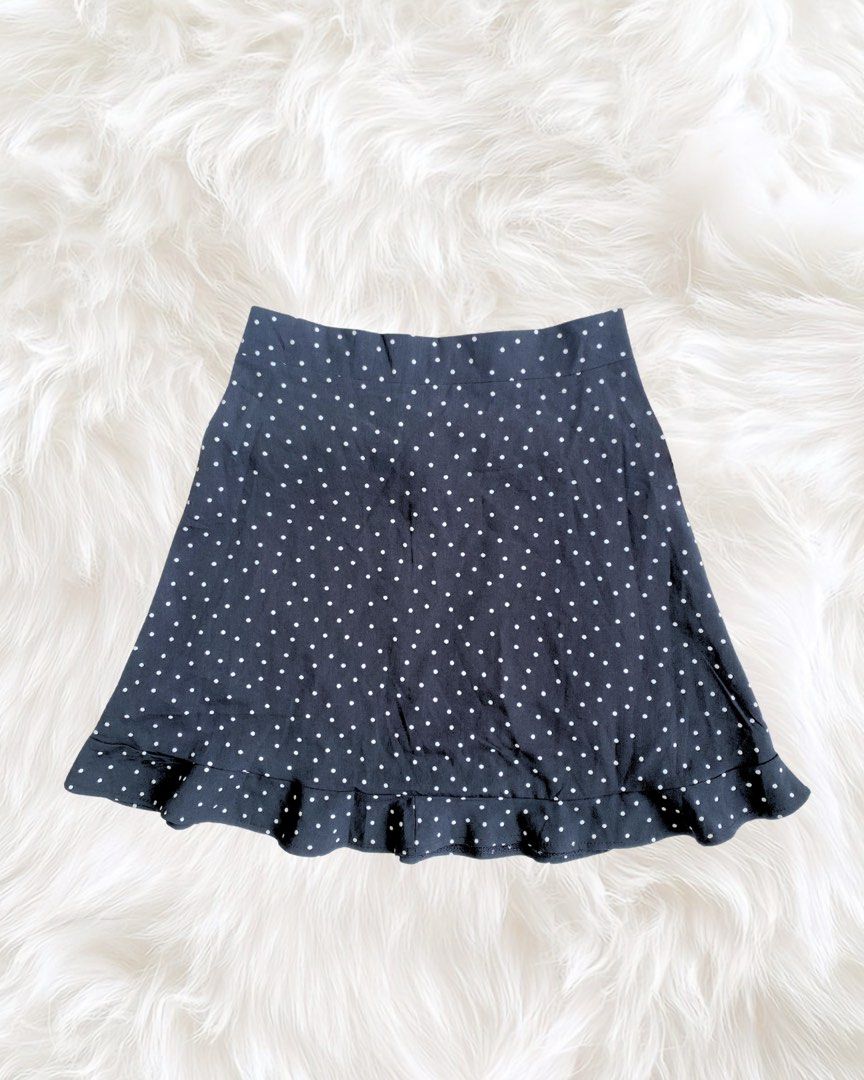 Polka Dot Frill Hem Mini Skirt (Category: Skirts) located in San Carlos. Submitted by cherrynoir (Listing ID 1461239664, Image 1). Description: small 25 waist .