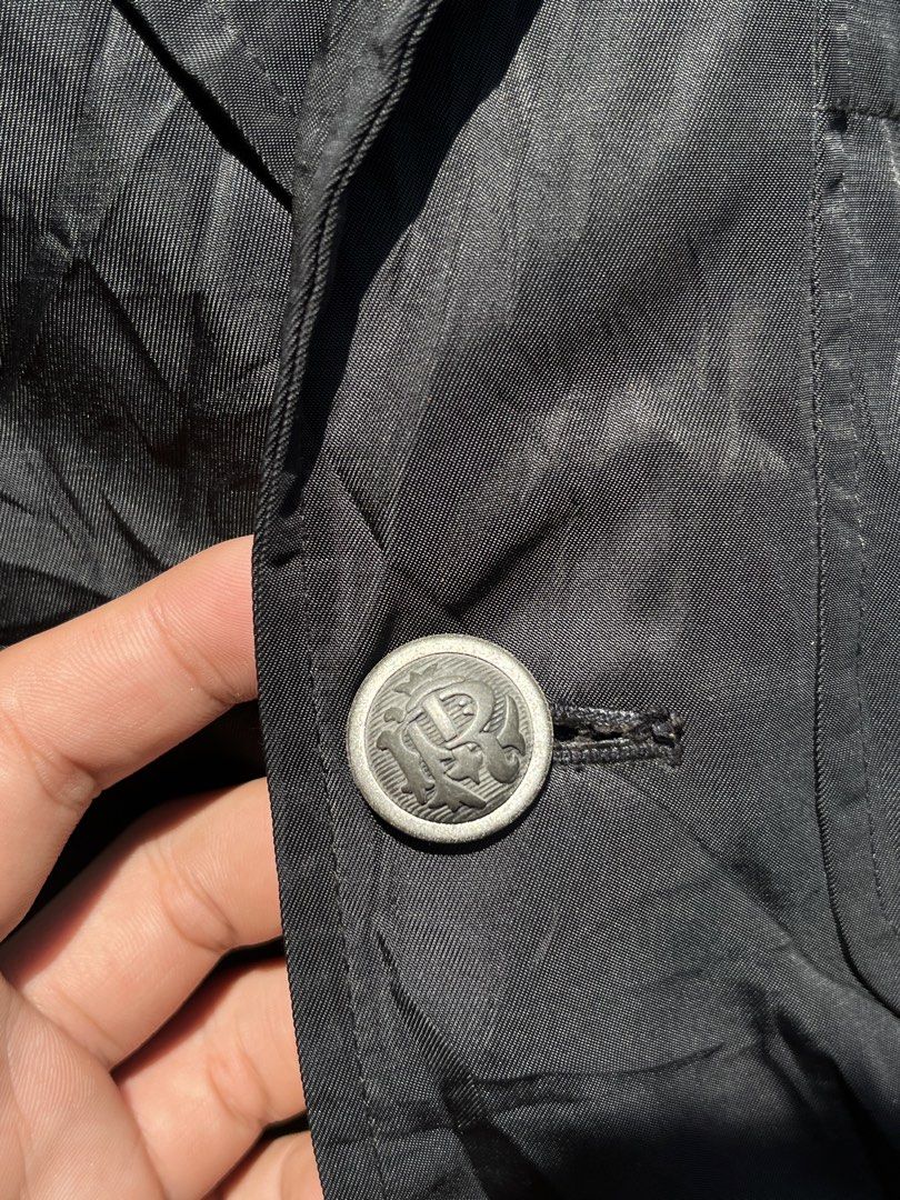 Polo Ralph Lauren Black Blazer Jacket (Category: Coats, Jackets and Outerwear) located in Pontevedra. Submitted by thrift01 (Listing ID 1461183647, Image 2). Description: Black blazer from Polo by Ralph Lauren. Features silver buttons with a crest design. Has two front pockets and an embroidered crest on the chest. Shell is 60% polyester, 40% polyester. Sleeve lining is 100% viscose. Tagged size S. Made in China..