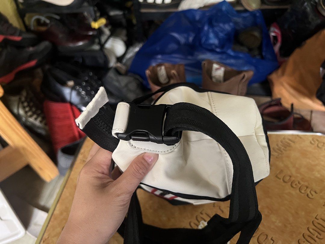 Porseyl Hunter Shoulder bag (Category: Sling Bags) located in Manila. Submitted by babesdohaylo (Listing ID 1461202542, Image 3). Description: Porseyl Hunter Shoulder bag Available For Layaway 7”height 10.5”width P 2,499 In Good Condition Location: Bambang Market Tondo Manila Stall # 8 For more items visit the following FB Page: The Boot Shop Ph Dr. Martens Ph Sell/Swap Carousel App edsantos27 / babesdohaylo Disclaimer: We’re not connected or aff