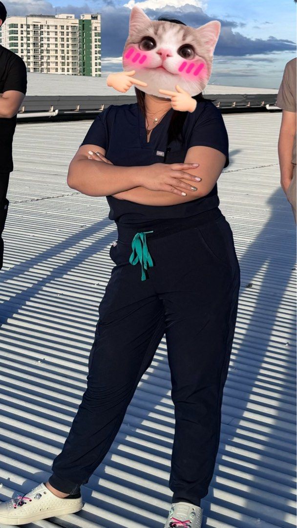 Preloved FIGS FREEx (Category: Sets or Coordinates) located in Cebu City. Submitted by fromreggg (Listing ID 1461125059, Image 1). Description: Preloved FIGS FREEx Top - S Pants - M, Petite P2000/ set Available in black and navy blue.